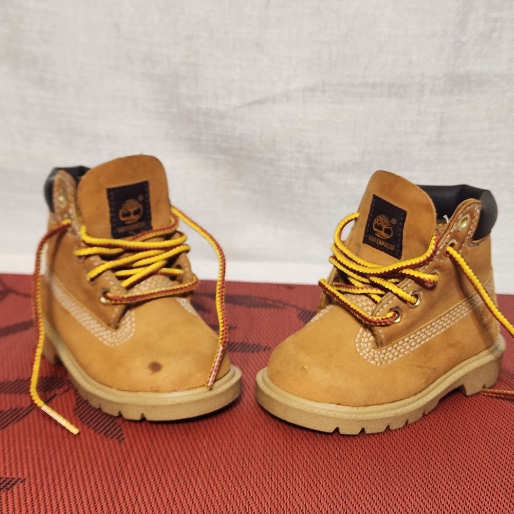 Timberland Classic Toddler Tims Boots Size 4  Read description